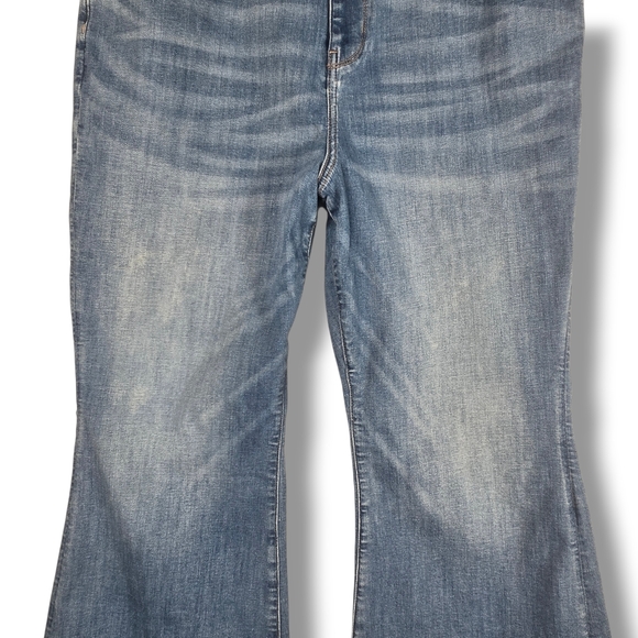 American Eagle Super Curvy High Rise Flare Jean Blue Stretch 18 Short 18S - Picture 5 of 15